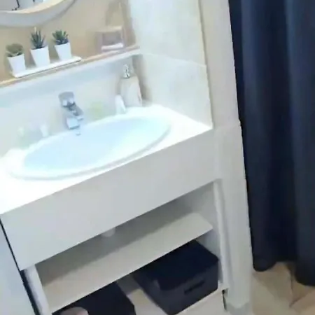 Rez De Jardin Avec Piscine Sur 4 Personnes *